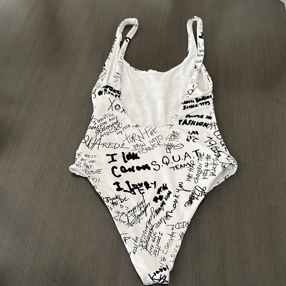 Dsquared2 Logo print one piece swimsuit size 2 - Picture 8 of 8